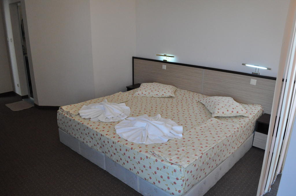 St. George Apartments Nesebar Room photo